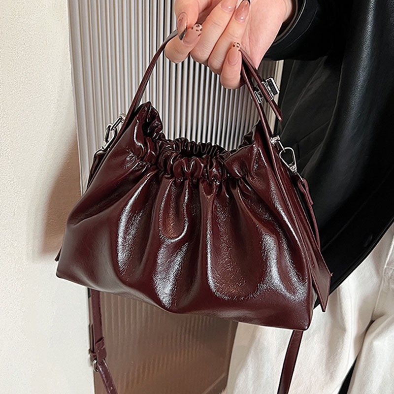 Top Handle Patent Bag - 여성용 버건디 러치드 클라우드 버킷 백,