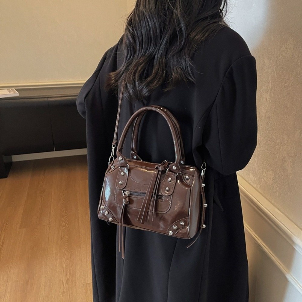 빈티지 리벳 장식 대용량 패턴트 가죽 숄더백 지퍼 탑  - Top Handle Patent Bag 리뷰 및 가격