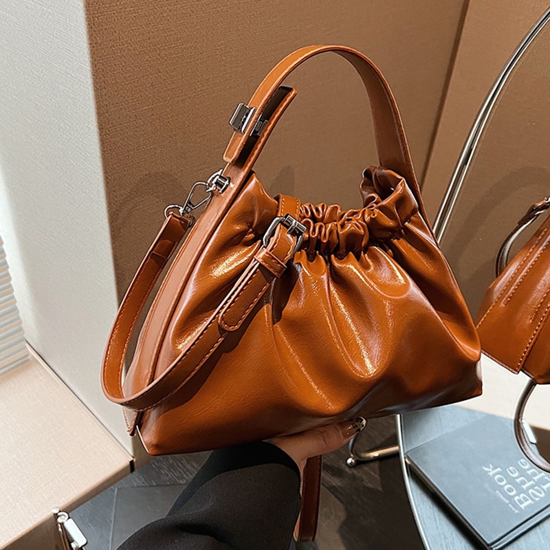 여성용 버건디 러치드 클라우드 버킷 백, 가을 겨울 일 - Top Handle Patent Bag 리뷰 및 가격