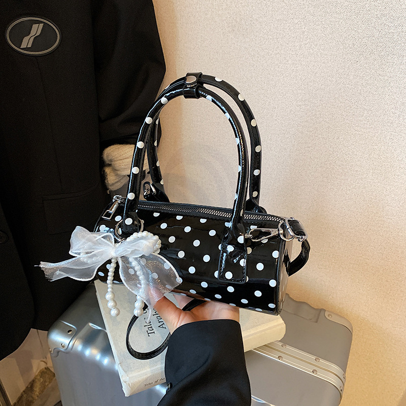 여성용 귀여운 물방울 무늬 핸드백, 진주 리본 참 장식 - Top Handle Patent Bag 리뷰 및 가격